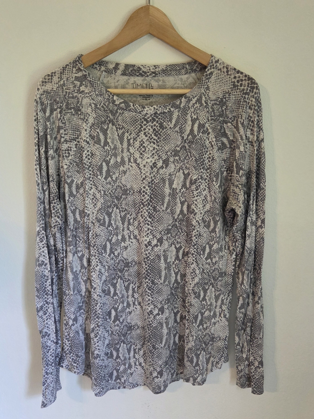 Time and Tru Gray and Cream Snake Print Long Sleeve Top Large 12-14